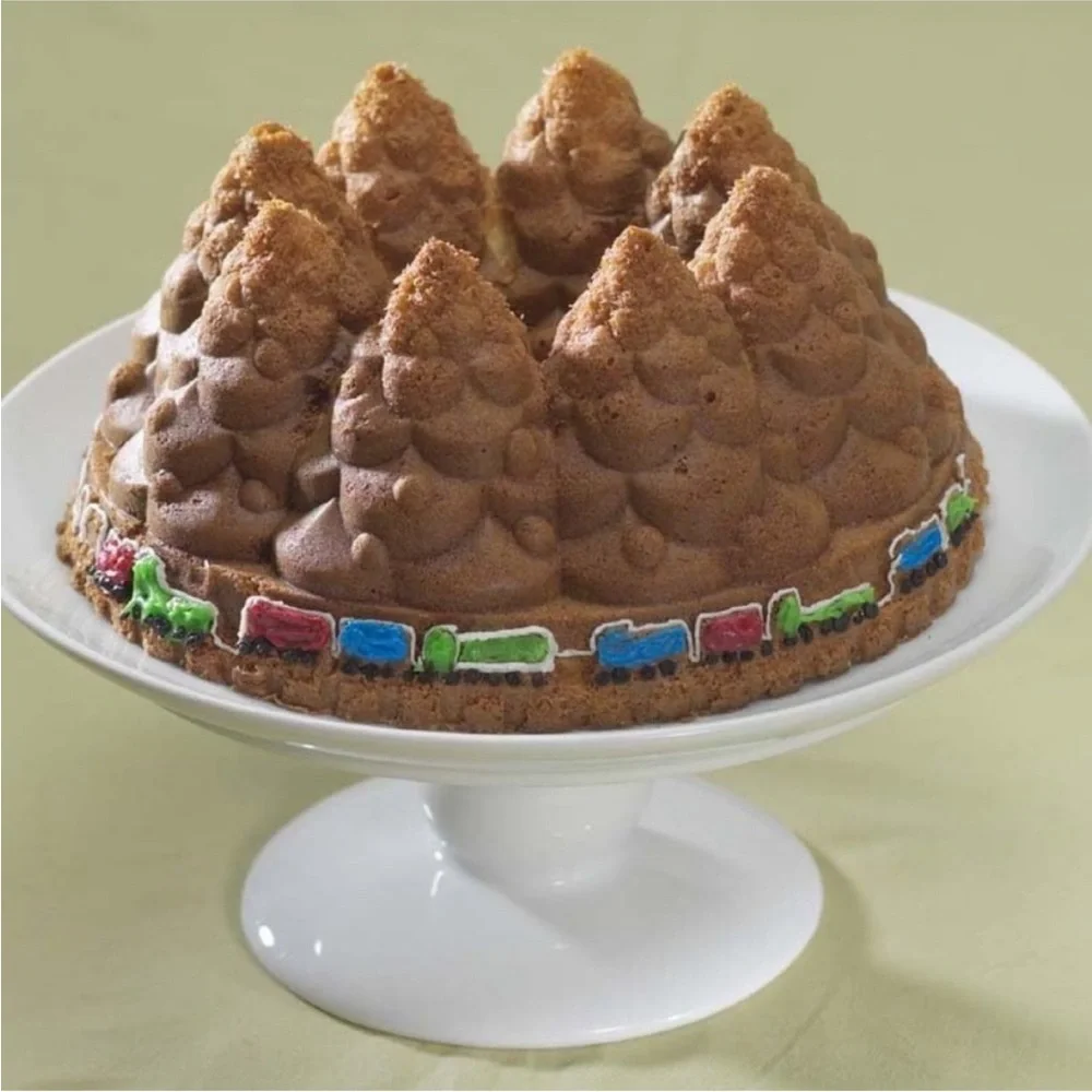NORDIC WARE Holiday Tree Bundt Pan. Vintage